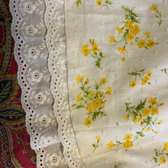 Ruby Rox Sz 11 Junior size White and Yellow lined dress. The dress is textured. - Picture 7 of 11